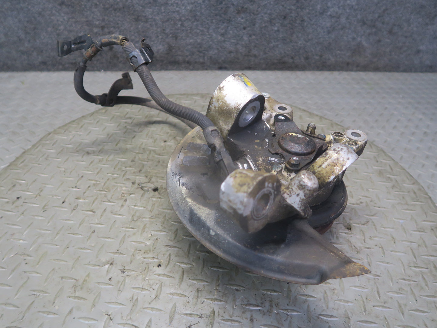 92-96 Nissan Z32 300ZX NON Turbo Front Left Spindle Knuckle Wheel Hub OEM