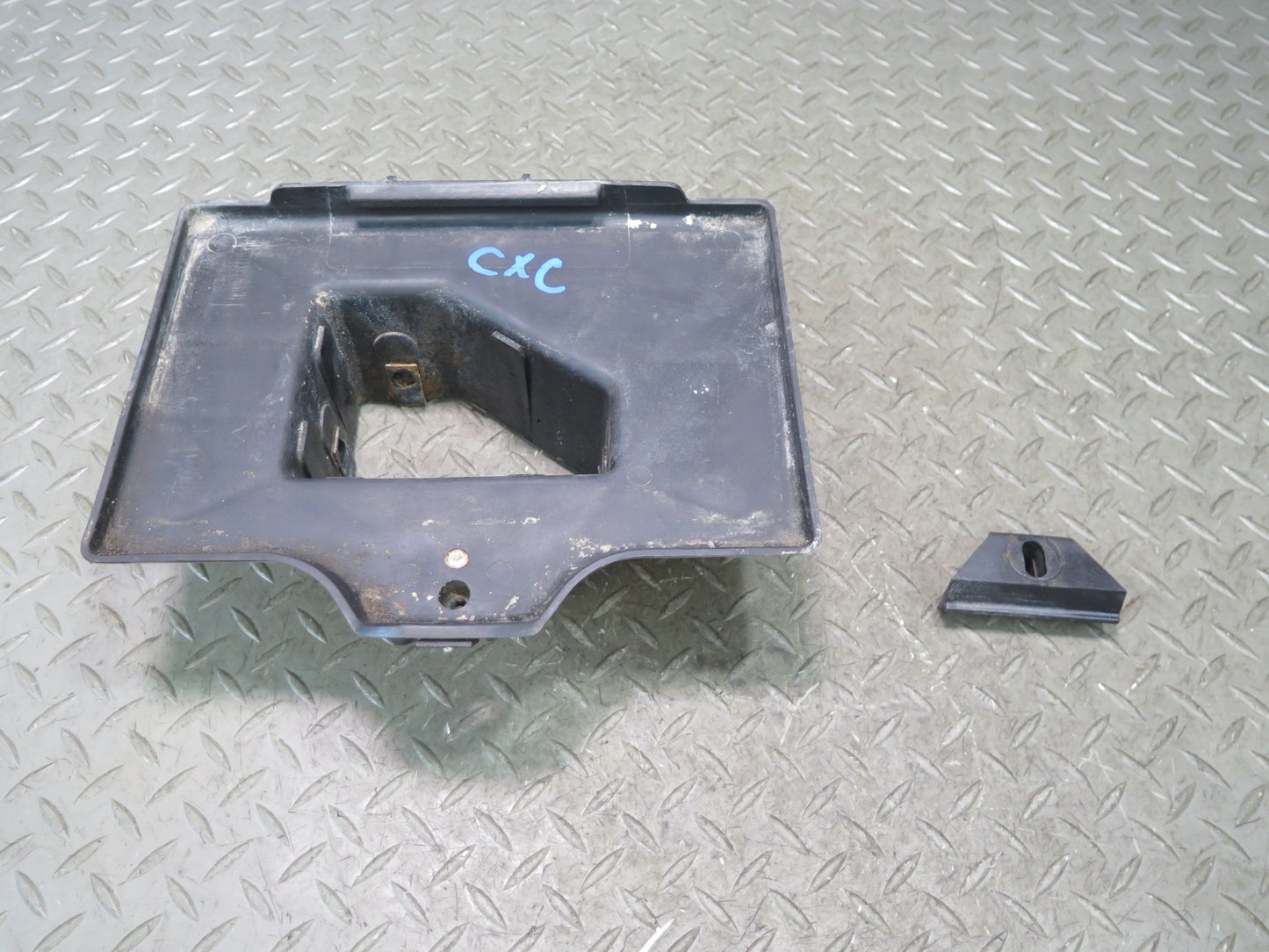 97-04 Chevrolet Corvette C5 Battery Tray Holder Bracket Set 10268430 OEM