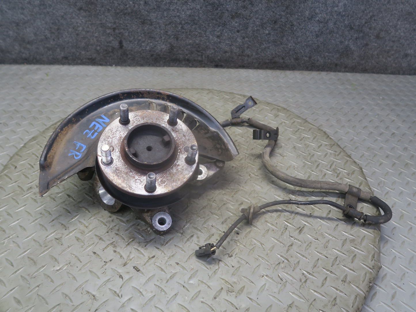92-96 Nissan Z32 300ZX NON Turbo Front Right Spindle Knuckle Wheel Hub OEM