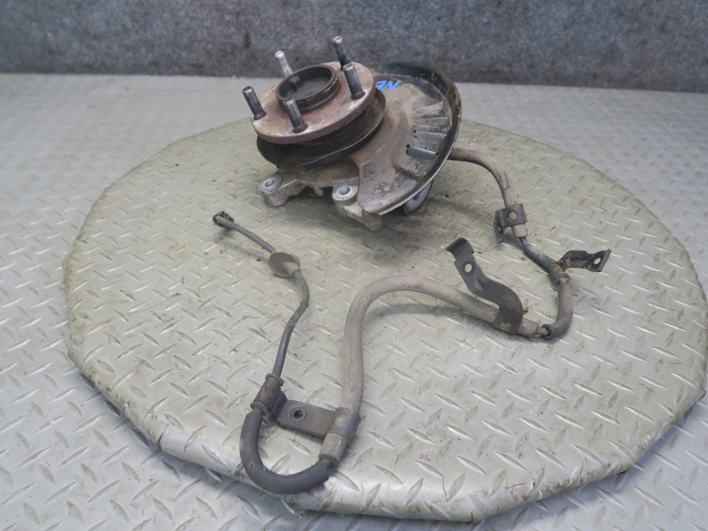 92-96 Nissan Z32 300ZX NON Turbo Front Right Spindle Knuckle Wheel Hub OEM