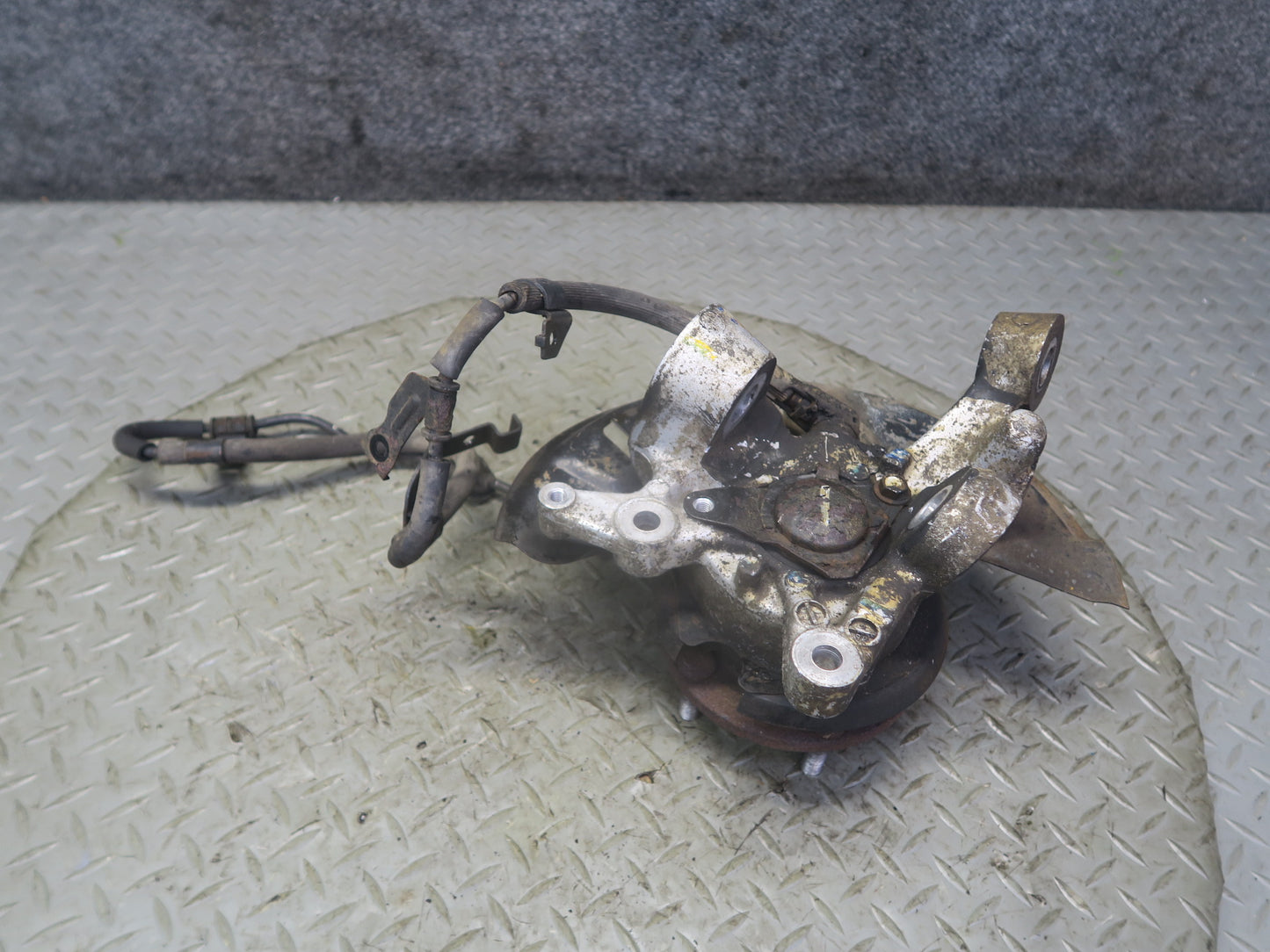 92-96 Nissan Z32 300ZX NON Turbo Front Right Spindle Knuckle Wheel Hub OEM