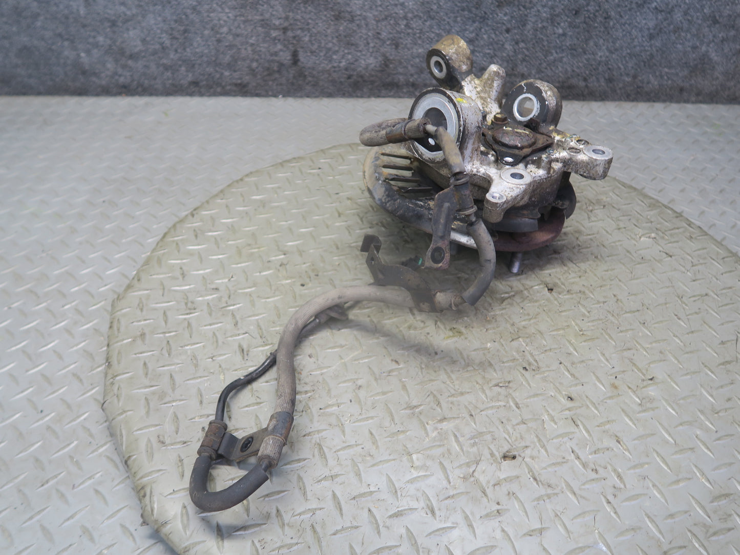 92-96 Nissan Z32 300ZX NON Turbo Front Right Spindle Knuckle Wheel Hub OEM
