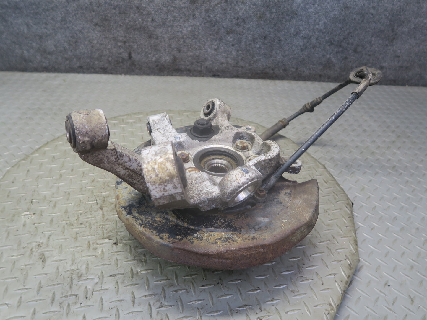 91-96 Nissan Z32 300ZX NON Turbo Rear Left Spindle Knuckle Wheel Hub Bearing OEM