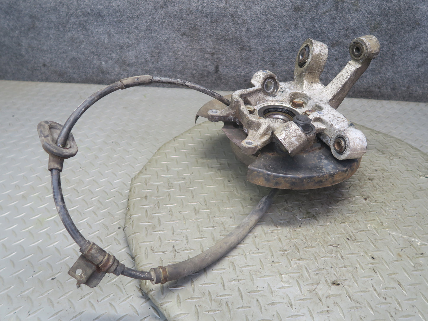 91-96 Nissan Z32 300ZX NON Turbo Rear Left Spindle Knuckle Wheel Hub Bearing OEM