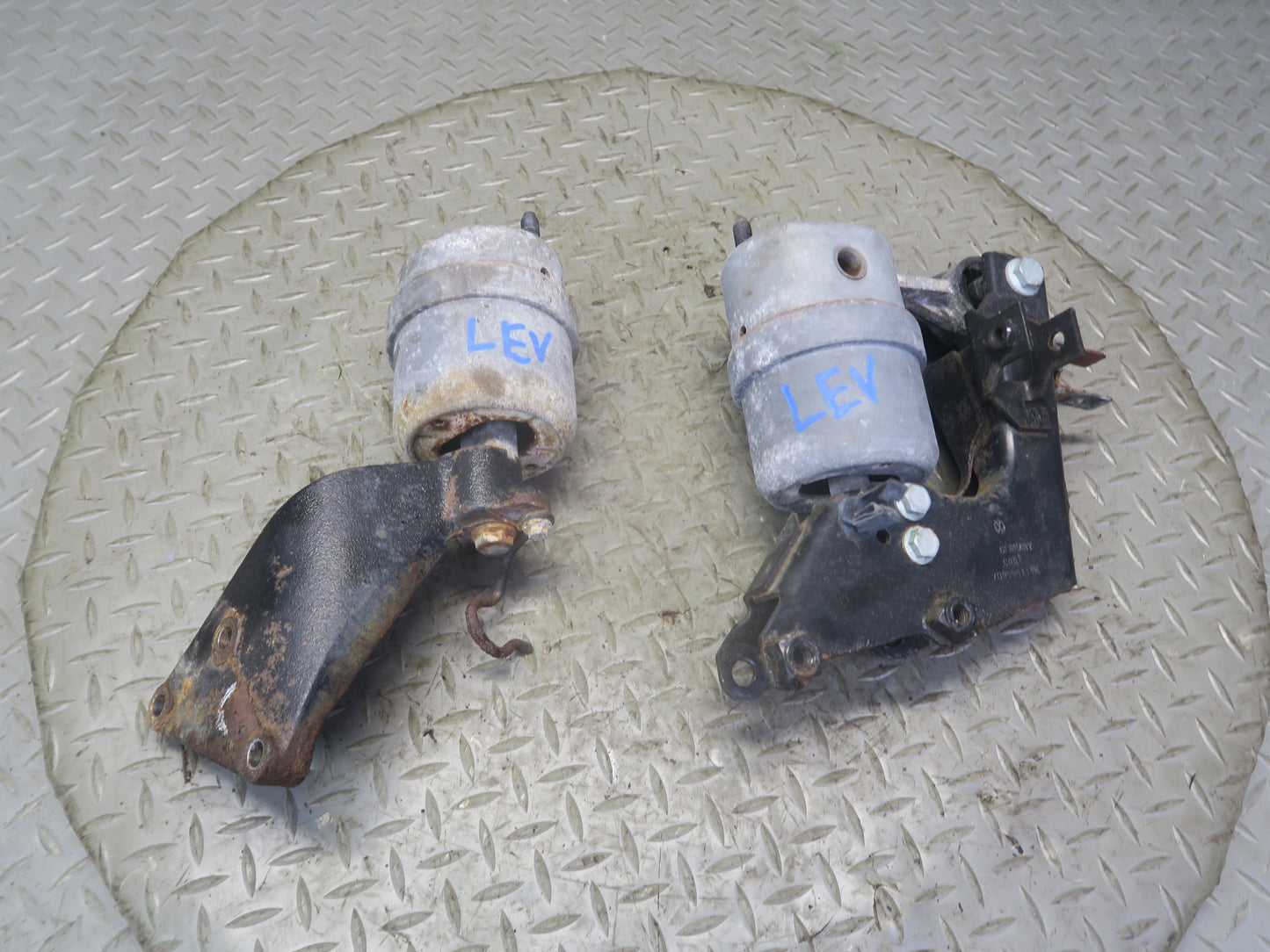 99-00 VW Eurovan T4 2.8L A/T Automatic Transmission Mount Bracket Set 91K OEM