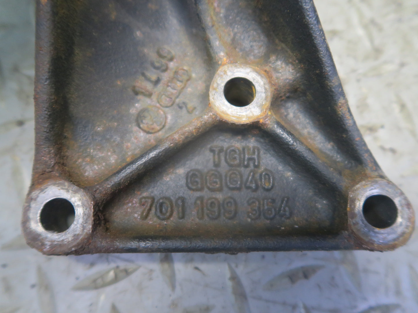 99-00 VW Eurovan T4 2.8L A/T Automatic Transmission Mount Bracket Set 91K OEM