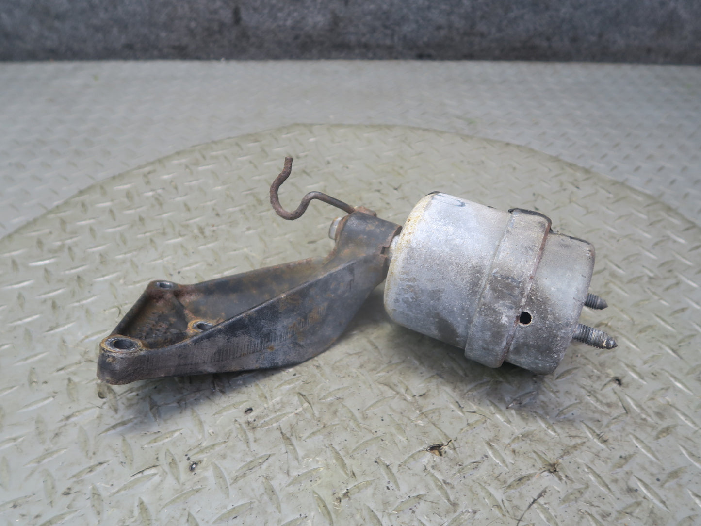 99-00 VW Eurovan T4 2.8L A/T Automatic Transmission Mount Bracket Set 91K OEM