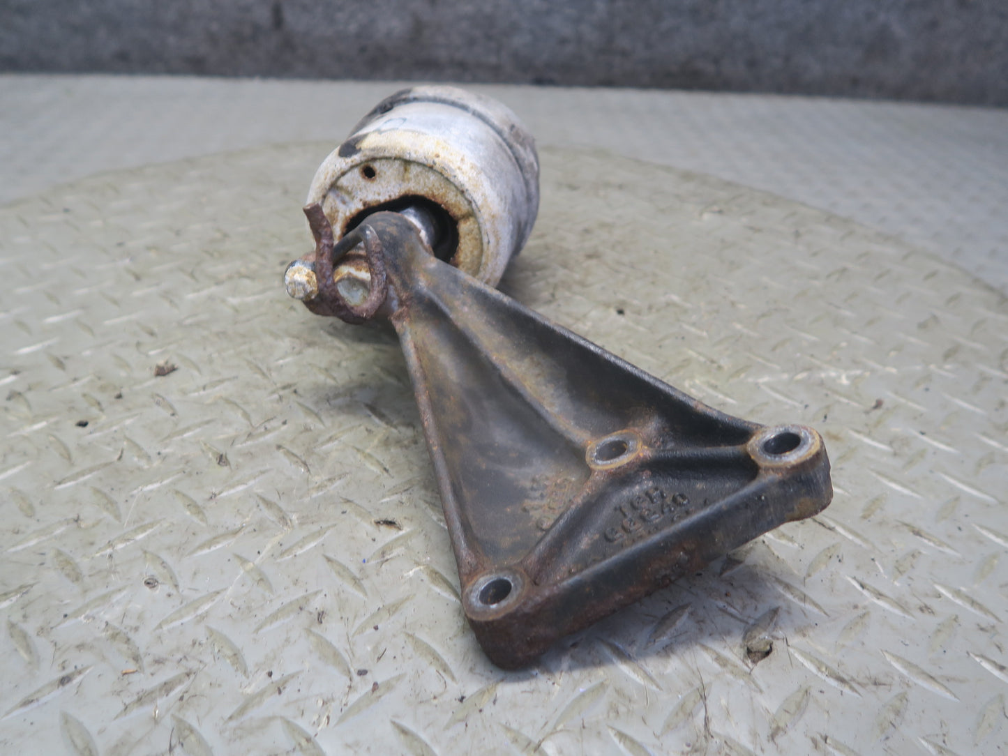 99-00 VW Eurovan T4 2.8L A/T Automatic Transmission Mount Bracket Set 91K OEM