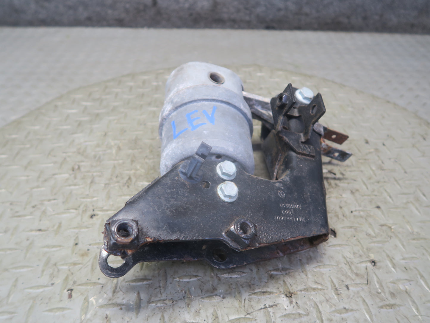 99-00 VW Eurovan T4 2.8L A/T Automatic Transmission Mount Bracket Set 91K OEM