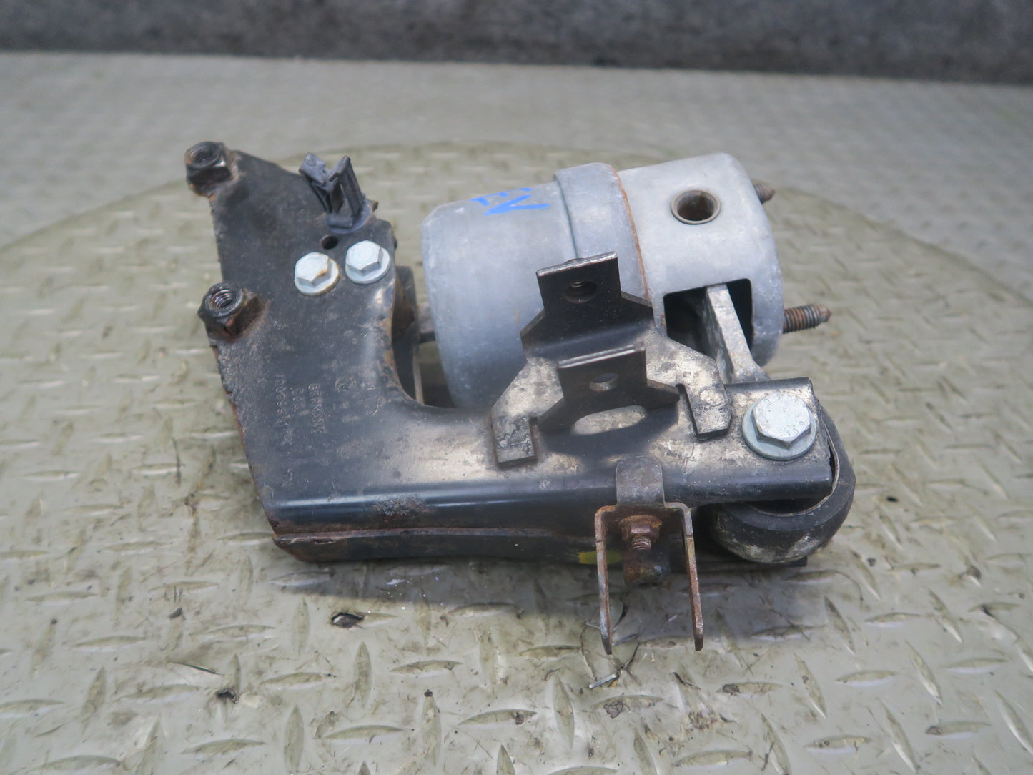 99-00 VW Eurovan T4 2.8L A/T Automatic Transmission Mount Bracket Set 91K OEM