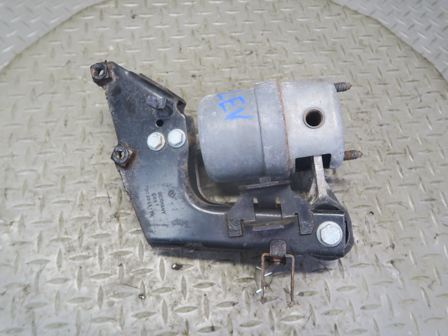 99-00 VW Eurovan T4 2.8L A/T Automatic Transmission Mount Bracket Set 91K OEM