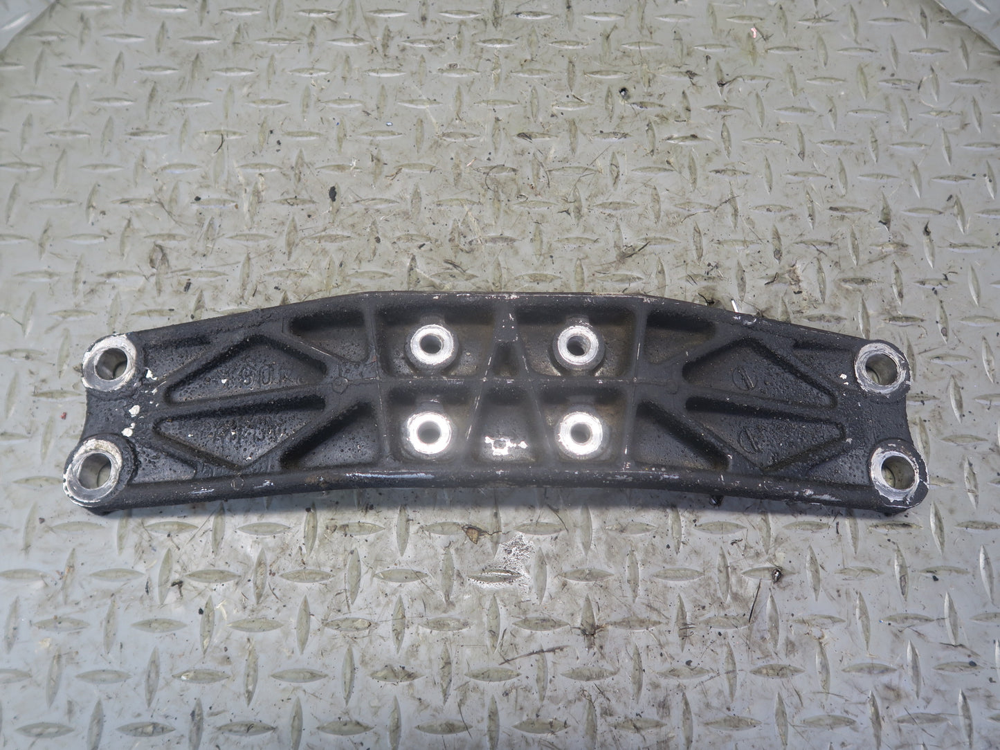 97-00 Lexus UZZ30L SC300 SC400 Rear Automatic Transmission Mount Bracket OEM