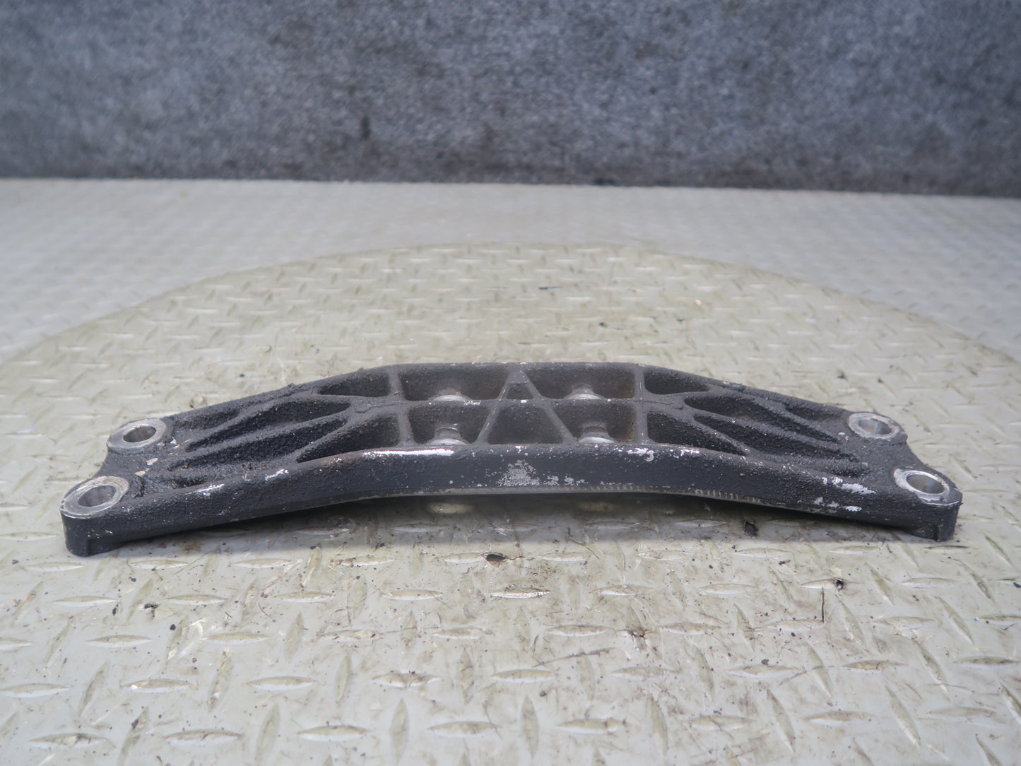 97-00 Lexus UZZ30L SC300 SC400 Rear Automatic Transmission Mount Bracket OEM
