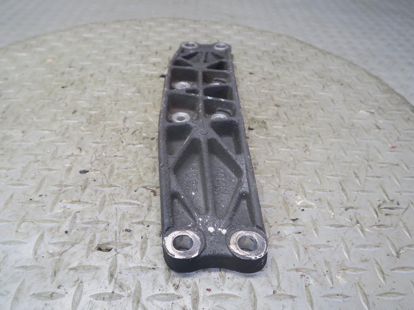 97-00 Lexus UZZ30L SC300 SC400 Rear Automatic Transmission Mount Bracket OEM