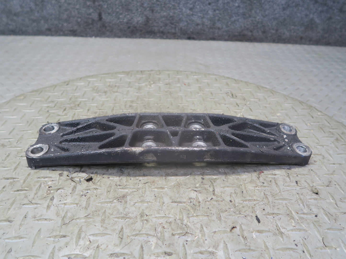 97-00 Lexus UZZ30L SC300 SC400 Rear Automatic Transmission Mount Bracket OEM