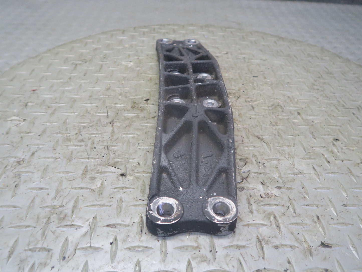 97-00 Lexus UZZ30L SC300 SC400 Rear Automatic Transmission Mount Bracket OEM