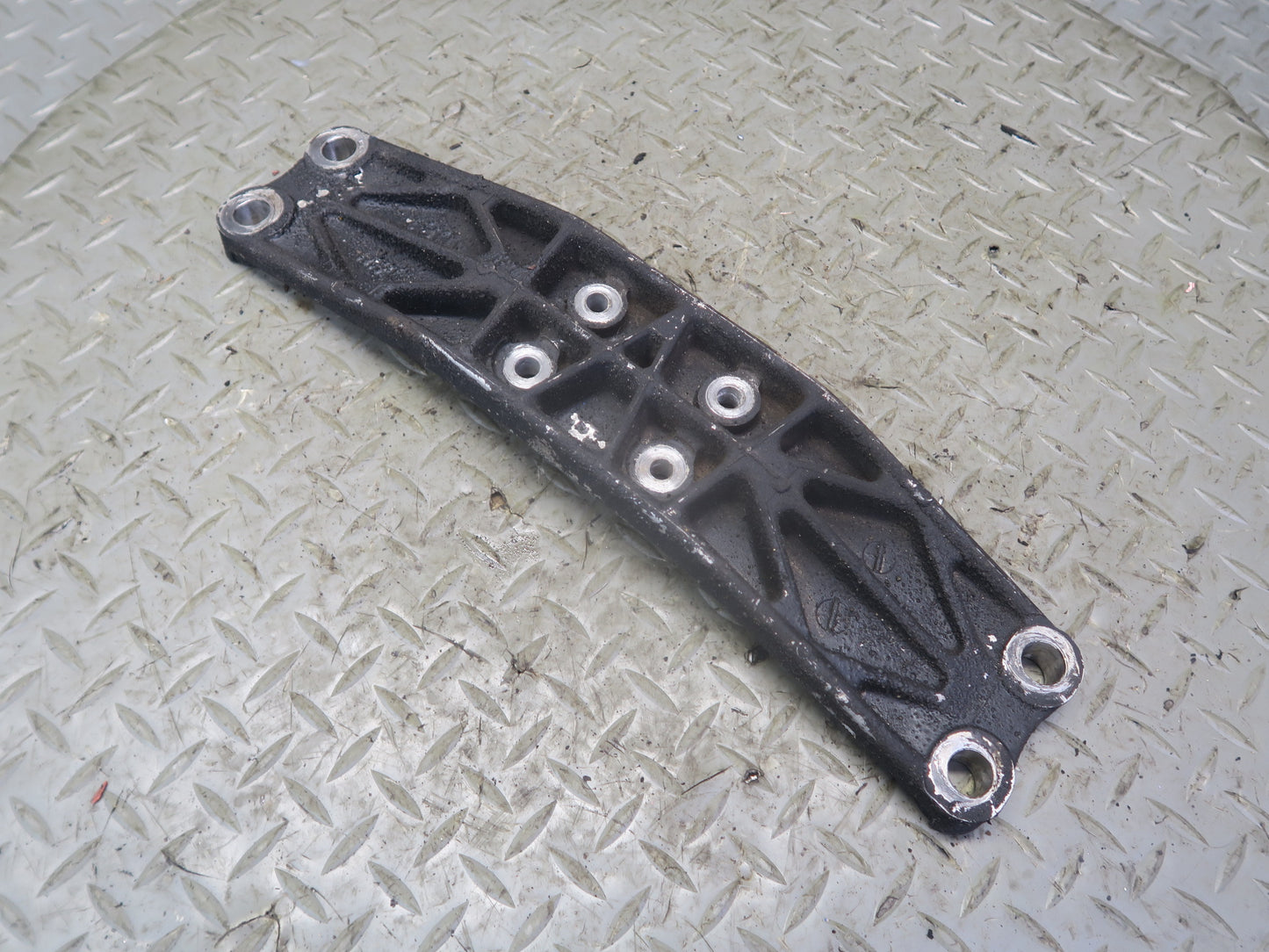 97-00 Lexus UZZ30L SC300 SC400 Rear Automatic Transmission Mount Bracket OEM