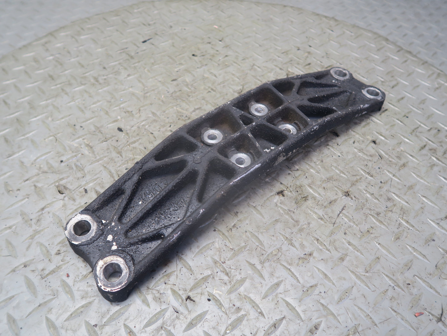 97-00 Lexus UZZ30L SC300 SC400 Rear Automatic Transmission Mount Bracket OEM