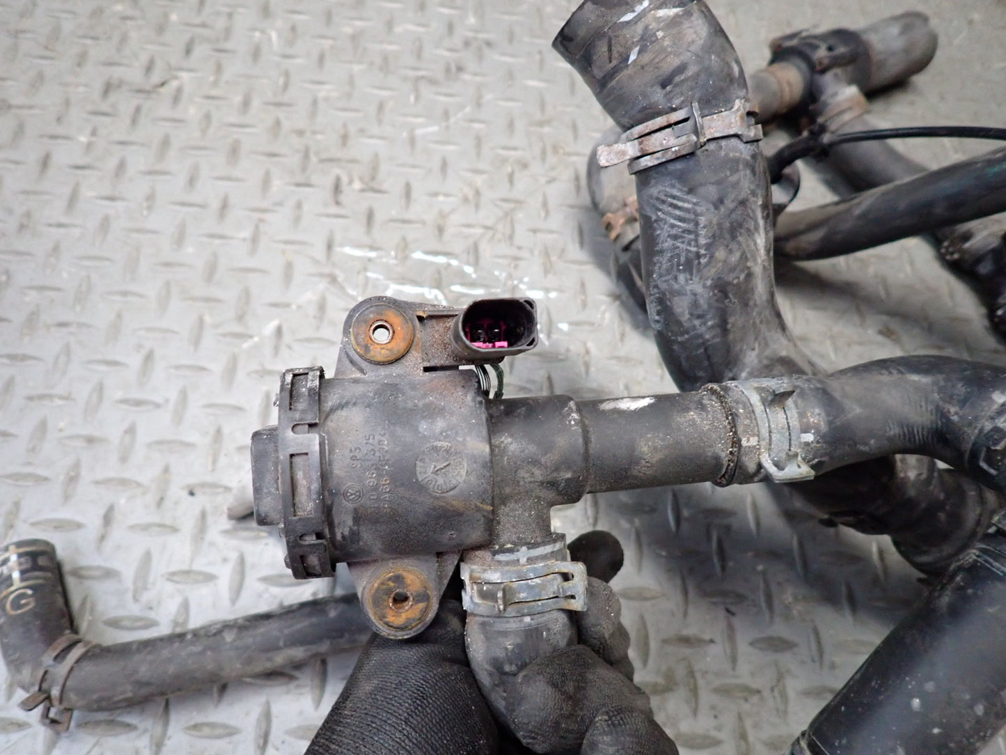 2000 VW Eurovan T4 2.8L AES Engine Radiator Coolant Hose Pipe Line Set OEM