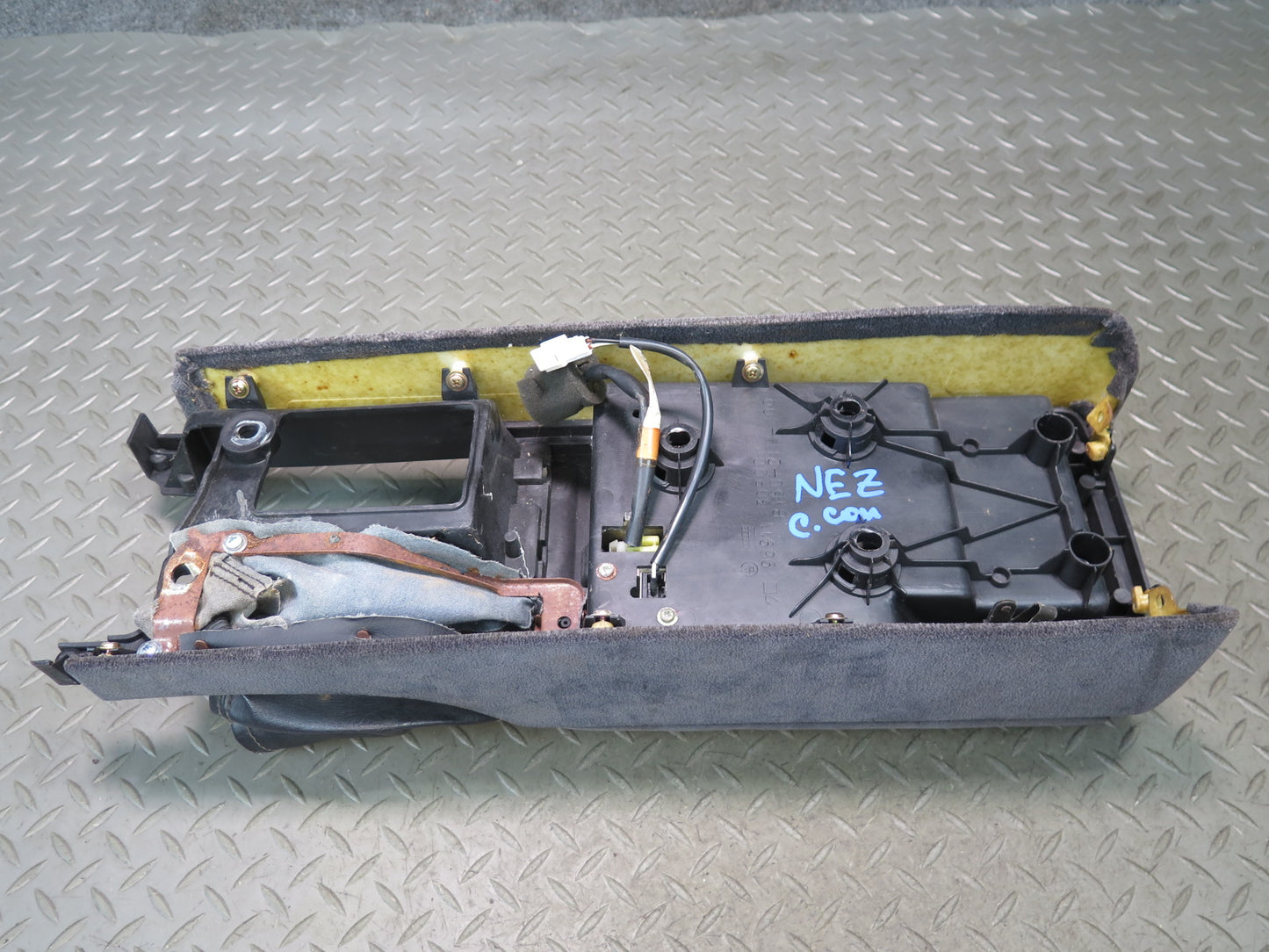 90-96 Nissan Z32 300ZX 2+0 Center Console Trim Cover Panel w Armrest OEM