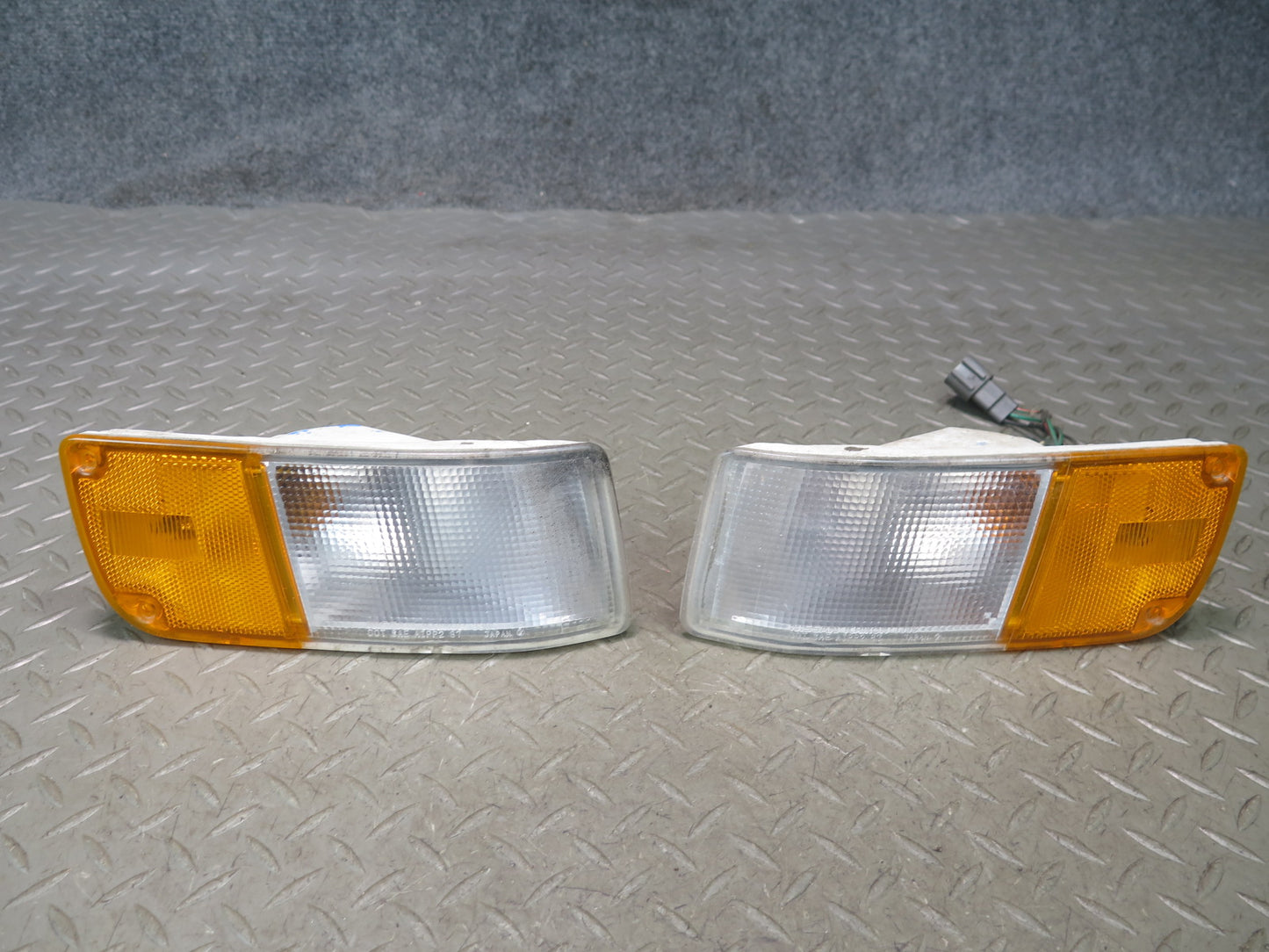 90-96 Nissan Z32 300ZX Set of 2 Front Turn Signal Marker Corner Light Lamp OEM