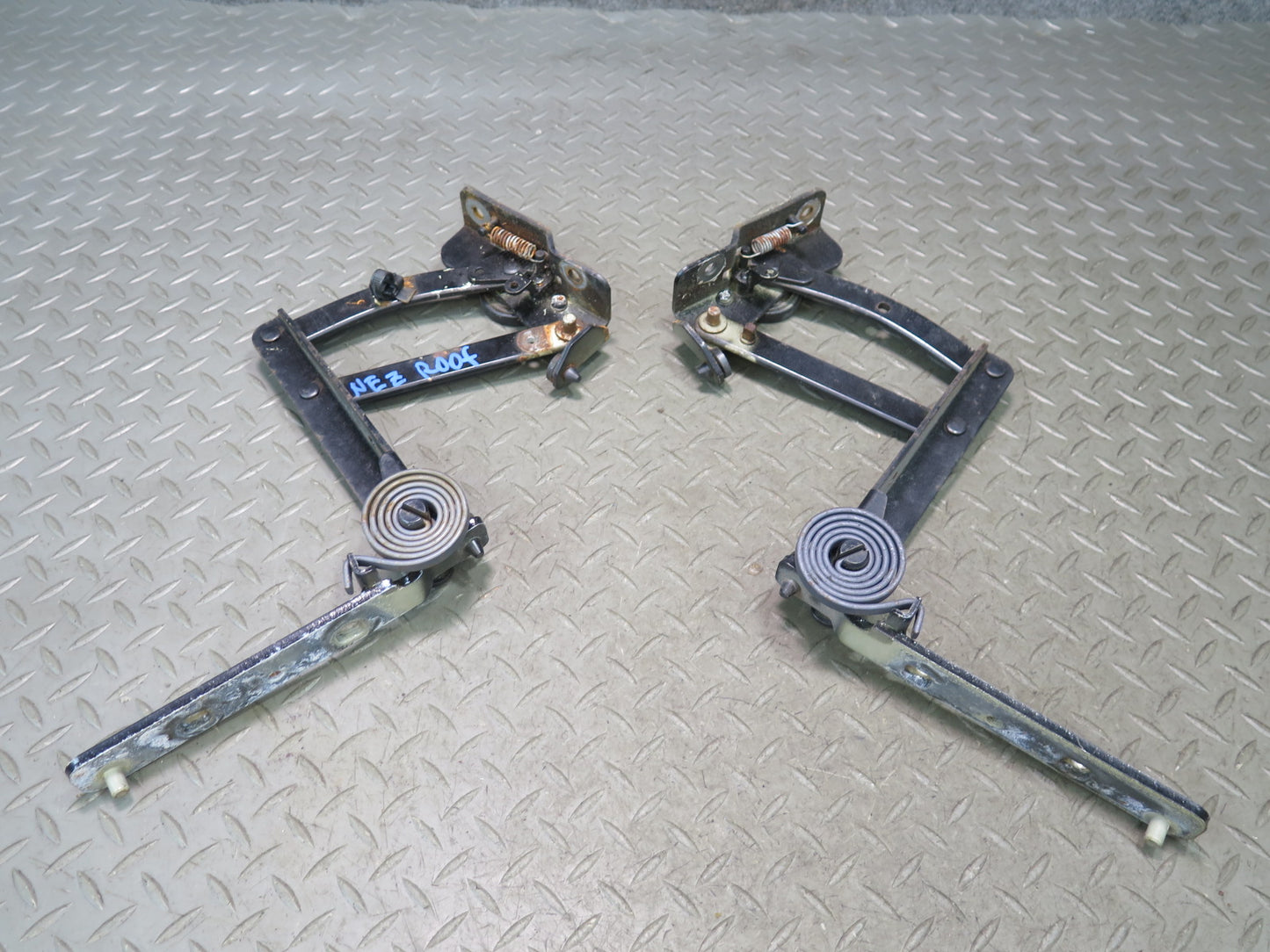 93-96 Nissan Z32 300ZX Convertible Set of 2 Left & Right TOP Roof Hinge OEM