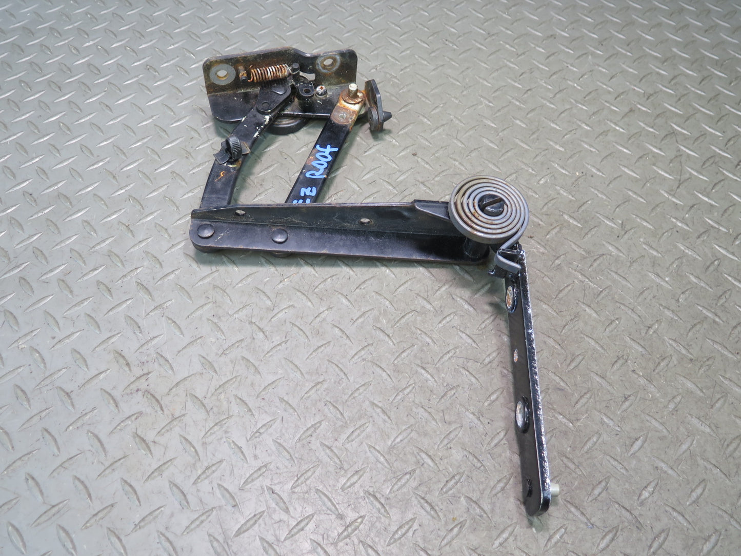 93-96 Nissan Z32 300ZX Convertible Set of 2 Left & Right TOP Roof Hinge OEM
