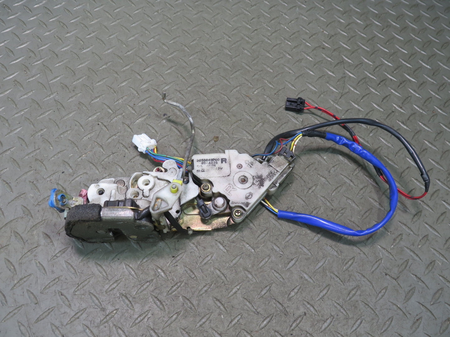 90-96 Nissan Z32 300ZX Right Door Lock Latch Actuator 80550-45P00 OEM