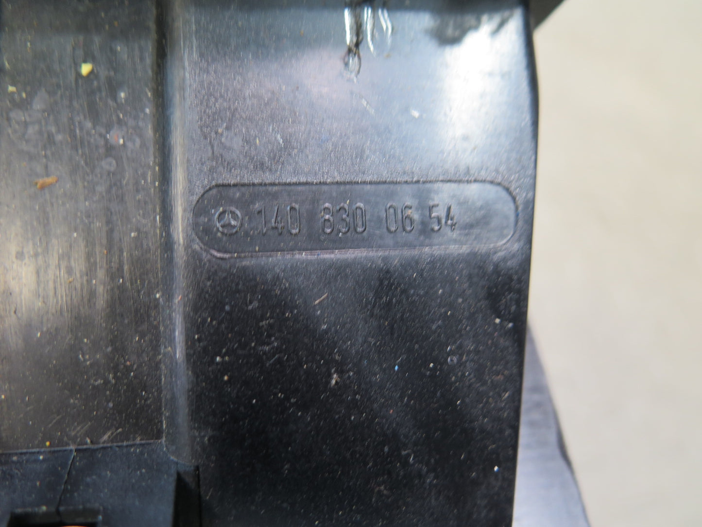 94-99 Mercedes W140 S500 Rear Center Console A/C Air Vent 1408300654 OEM