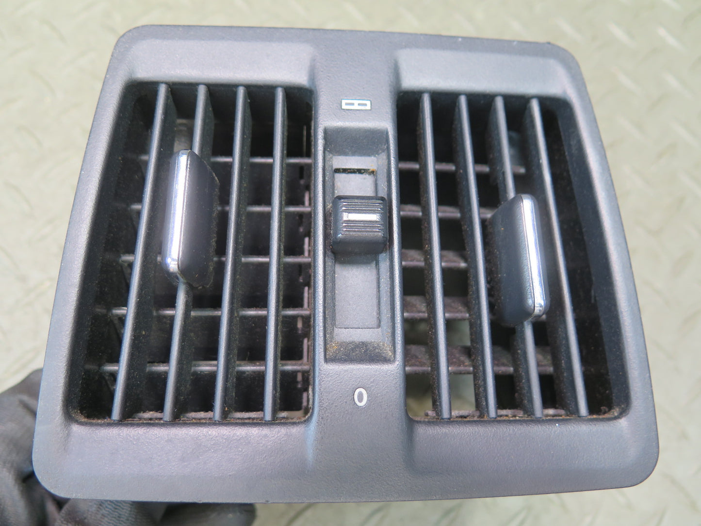 94-99 Mercedes W140 S500 Rear Center Console A/C Air Vent 1408300654 OEM