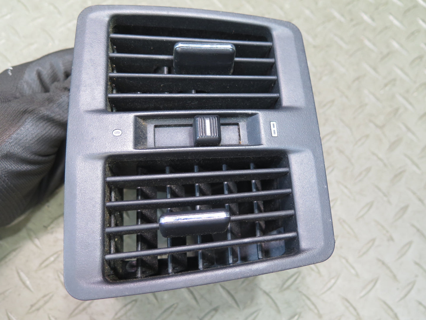 94-99 Mercedes W140 S500 Rear Center Console A/C Air Vent 1408300654 OEM