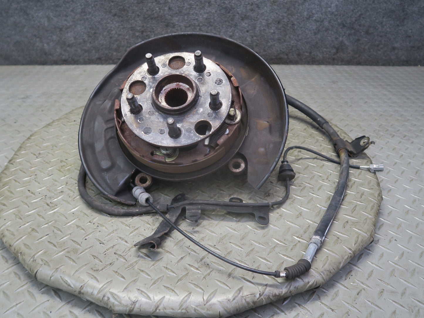 92-00 Lexus UZZ30L SC300 SC400 RWD Rear Left Spindle Knuckle Wheel Hub 115K OEM