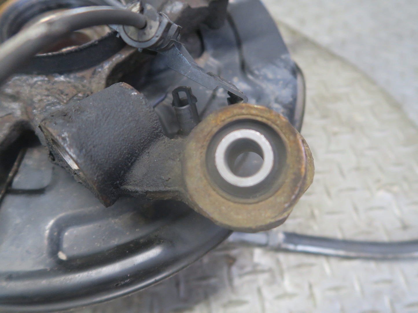 92-00 Lexus UZZ30L SC300 SC400 RWD Rear Left Spindle Knuckle Wheel Hub 115K OEM