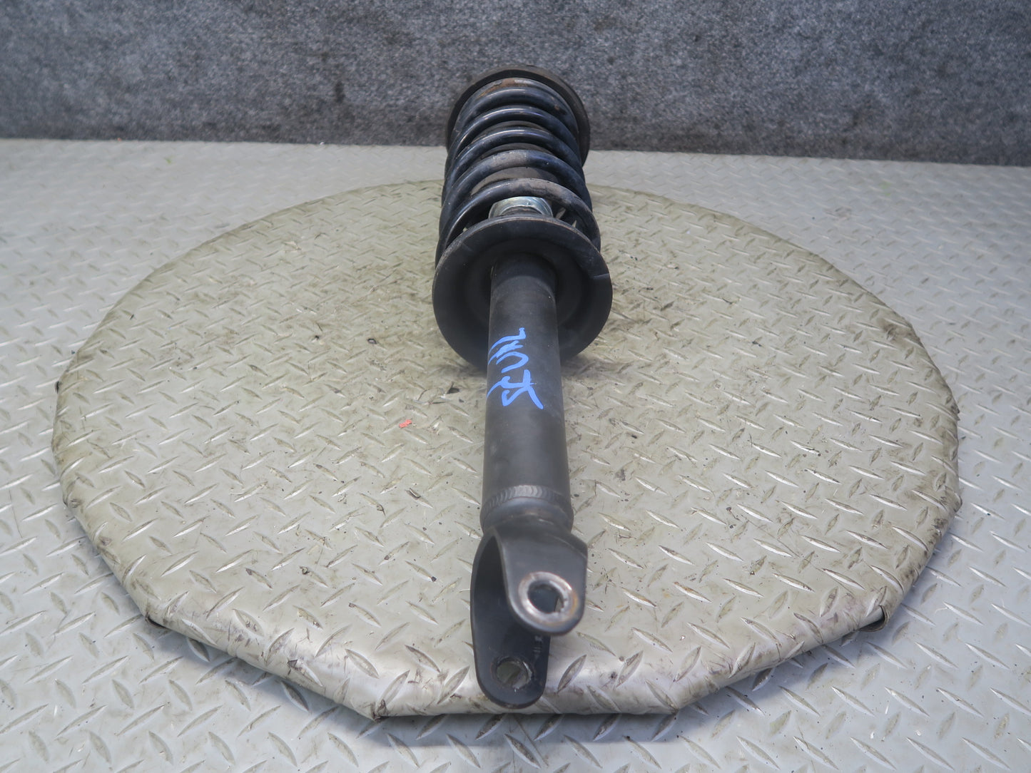 97-00 Lexus UZZ30L SC400 RWD Set of 2 Rear Left & Right Strut Shock Absorber KYB
