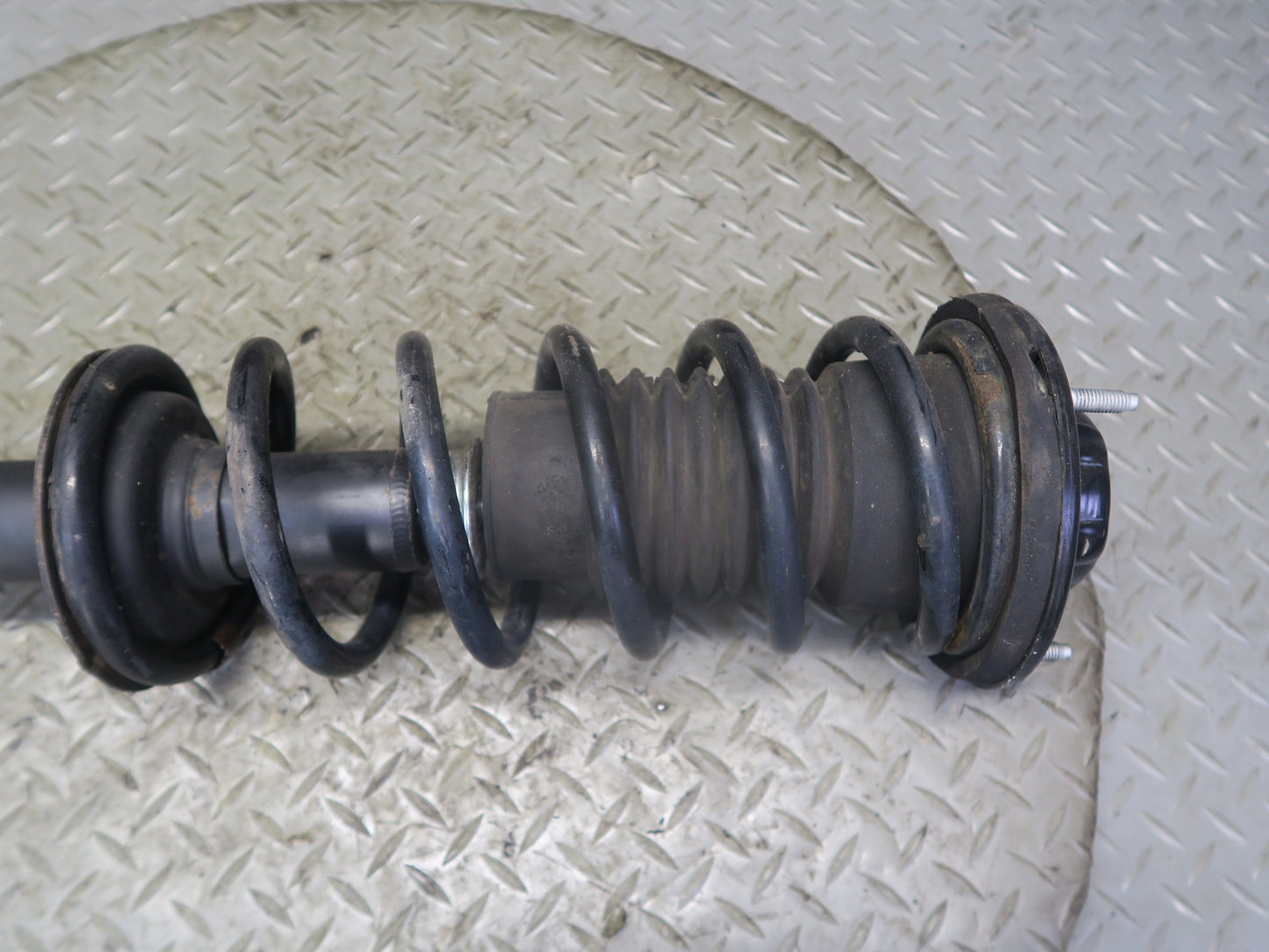 97-00 Lexus UZZ30L SC400 RWD Set of 2 Rear Left & Right Strut Shock Absorber KYB