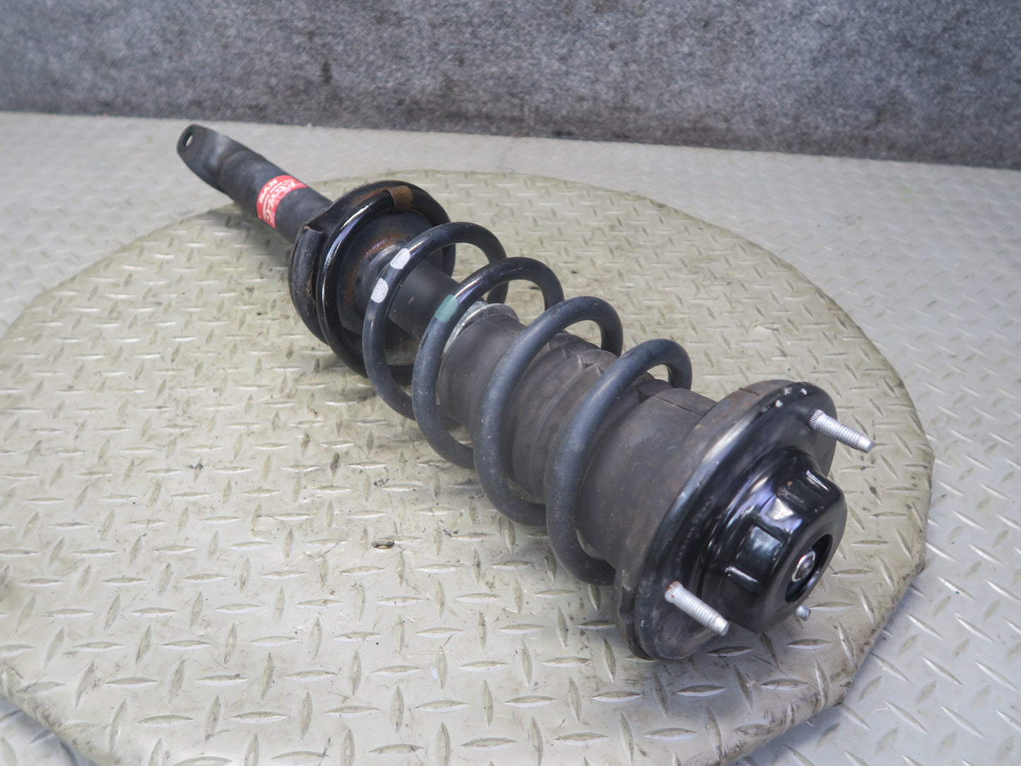 97-00 Lexus UZZ30L SC400 RWD Set of 2 Rear Left & Right Strut Shock Absorber KYB