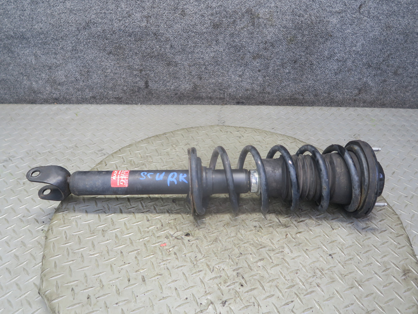 97-00 Lexus UZZ30L SC400 RWD Set of 2 Rear Left & Right Strut Shock Absorber KYB
