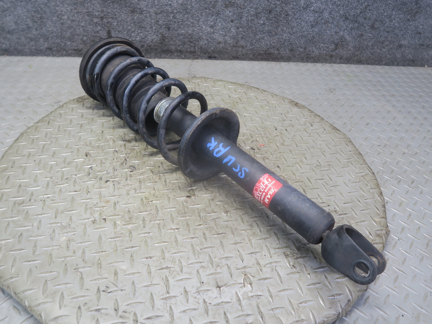 97-00 Lexus UZZ30L SC400 RWD Set of 2 Rear Left & Right Strut Shock Absorber KYB