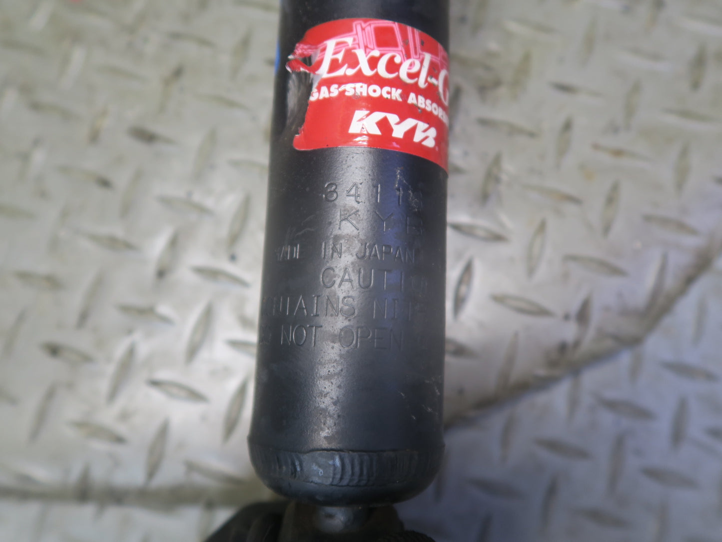 97-00 Lexus UZZ30L SC400 RWD Set of 2 Front Left Right Strut Shock Absorber KYB