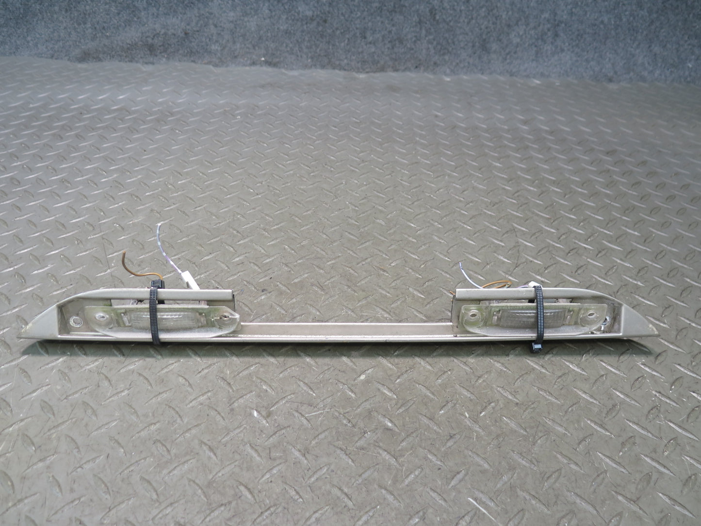 94-99 Mercedes W140 S-class Rear Trunk Lid License Plate Trim w Light Silver OEM