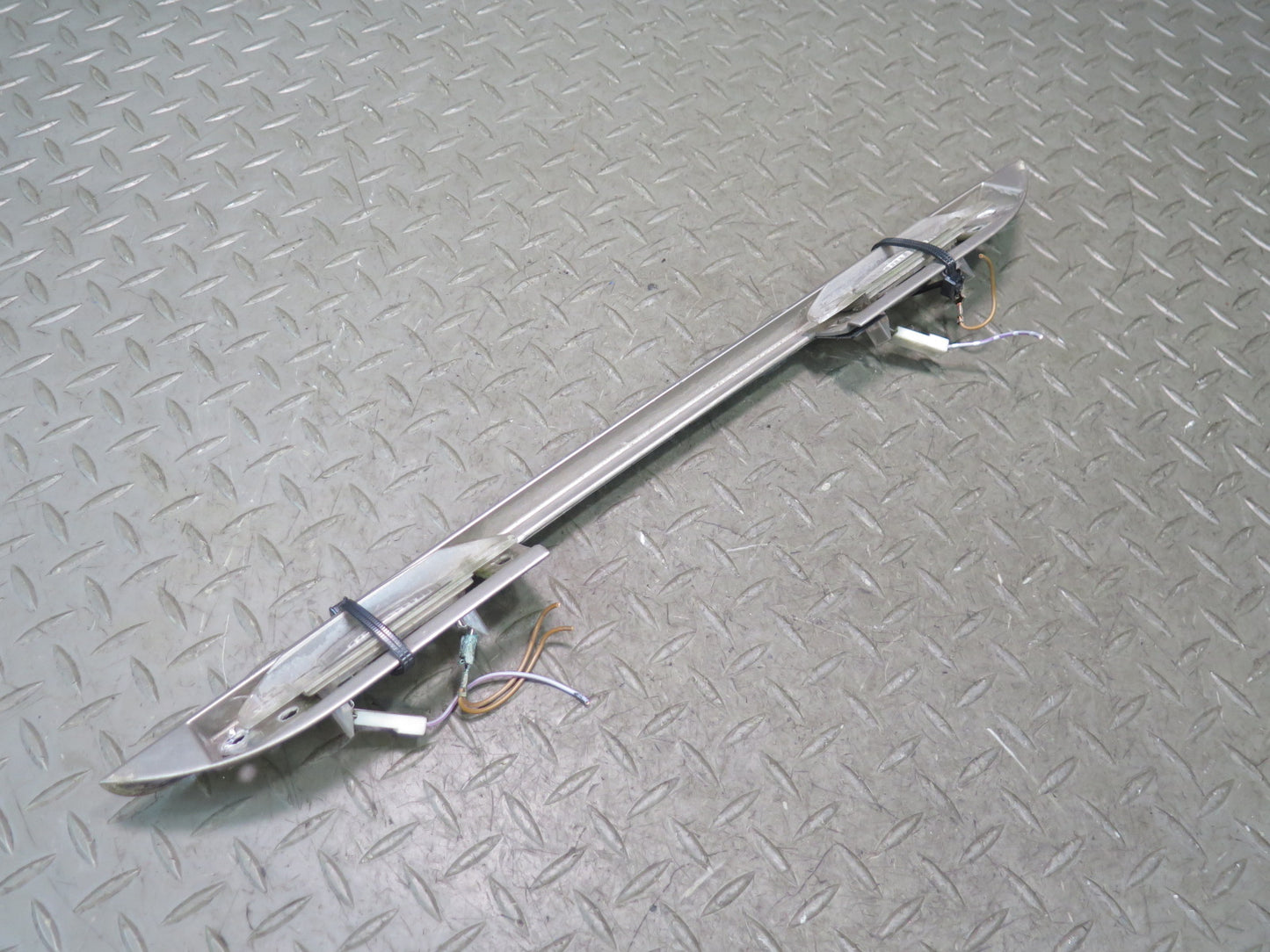 94-99 Mercedes W140 S-class Rear Trunk Lid License Plate Trim w Light Silver OEM