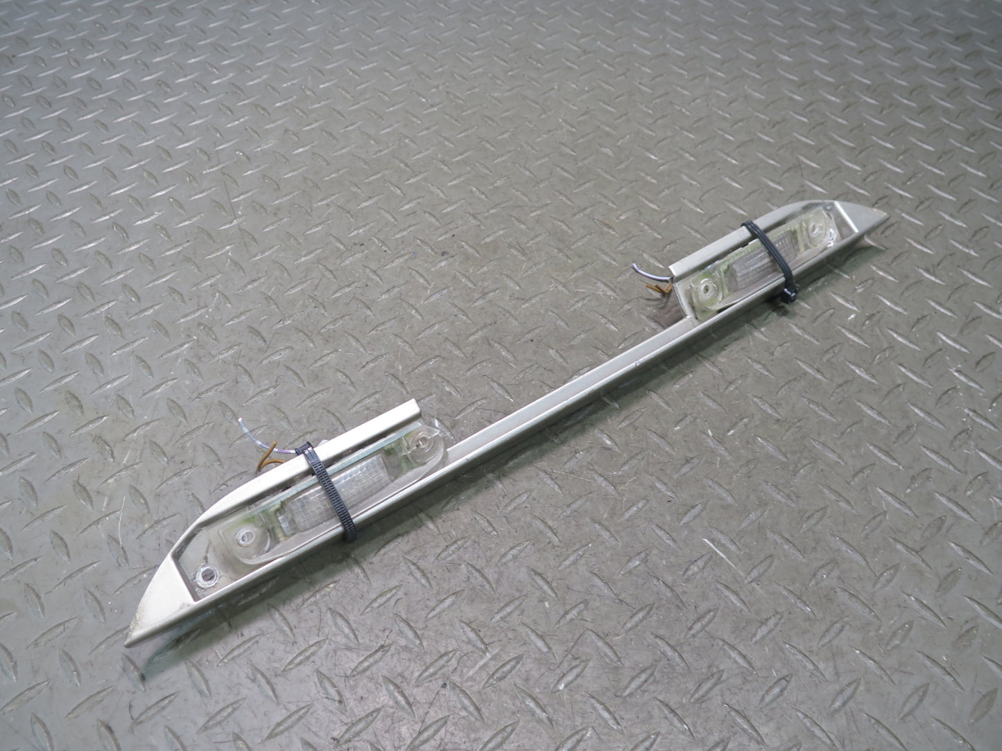 94-99 Mercedes W140 S-class Rear Trunk Lid License Plate Trim w Light Silver OEM
