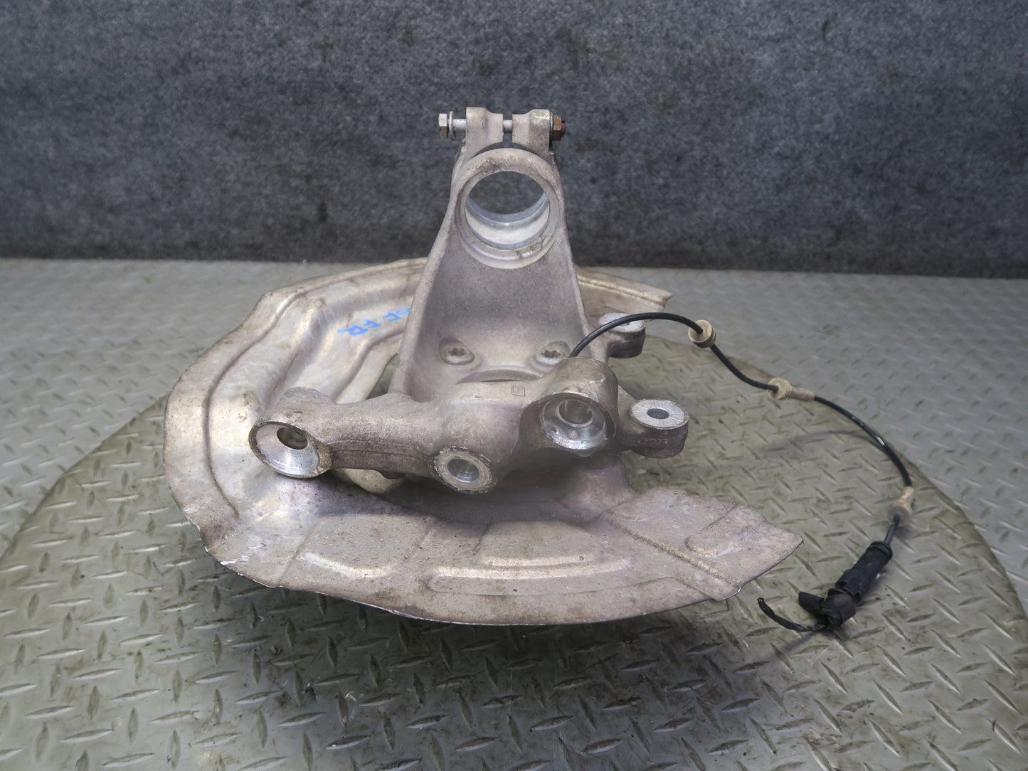 2015-2020 BMW F82 F83 M4 Front Right Side Spindle Knuckle Wheel Hub Bearing