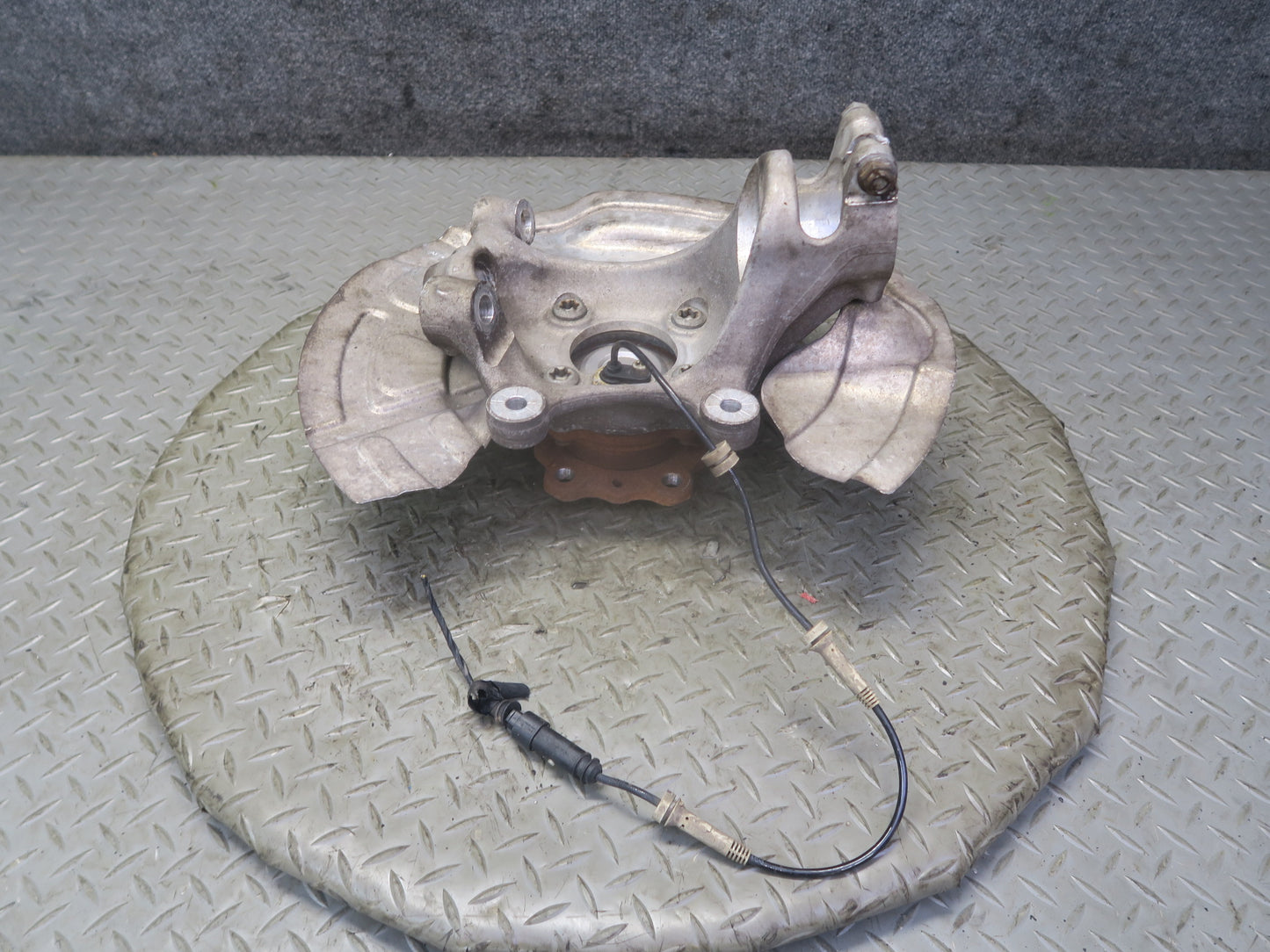 2015-2020 BMW F82 F83 M4 Front Right Side Spindle Knuckle Wheel Hub Bearing