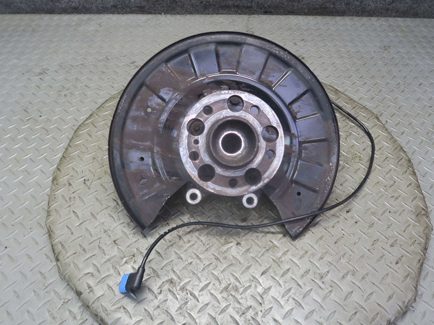 13-20 Mercedes R231 SL550 RWD Rear Left Spindle Knuckle Wheel Hub Bearing OEM