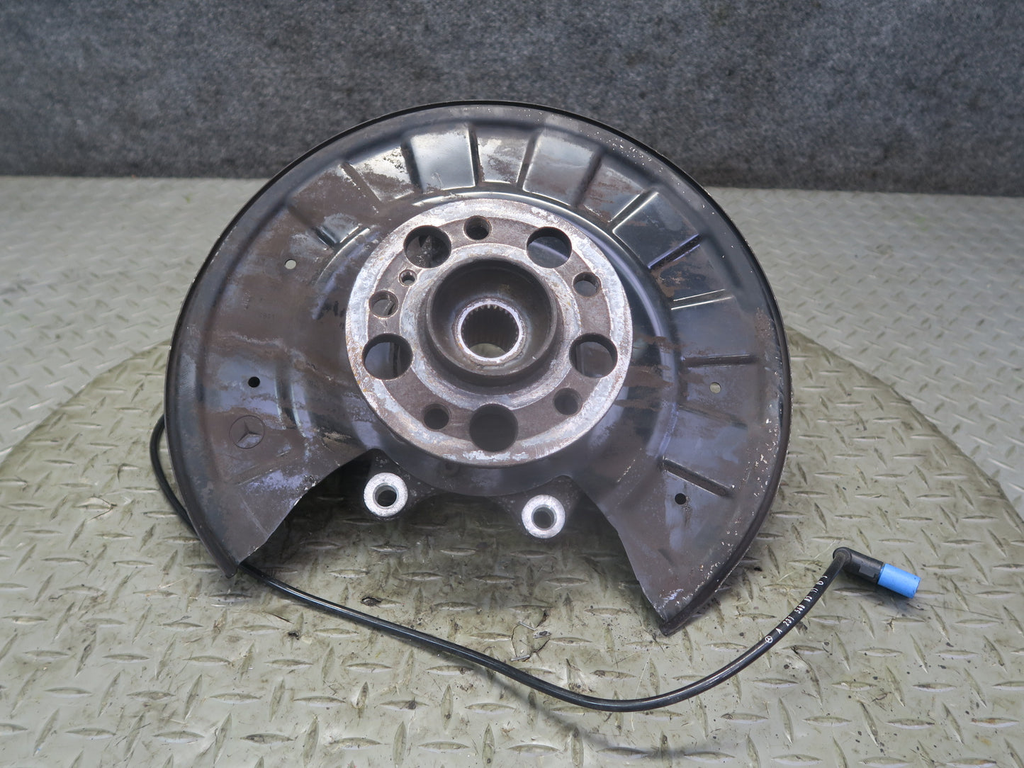 13-20 Mercedes R231 SL550 RWD Rear Left Spindle Knuckle Wheel Hub Bearing OEM