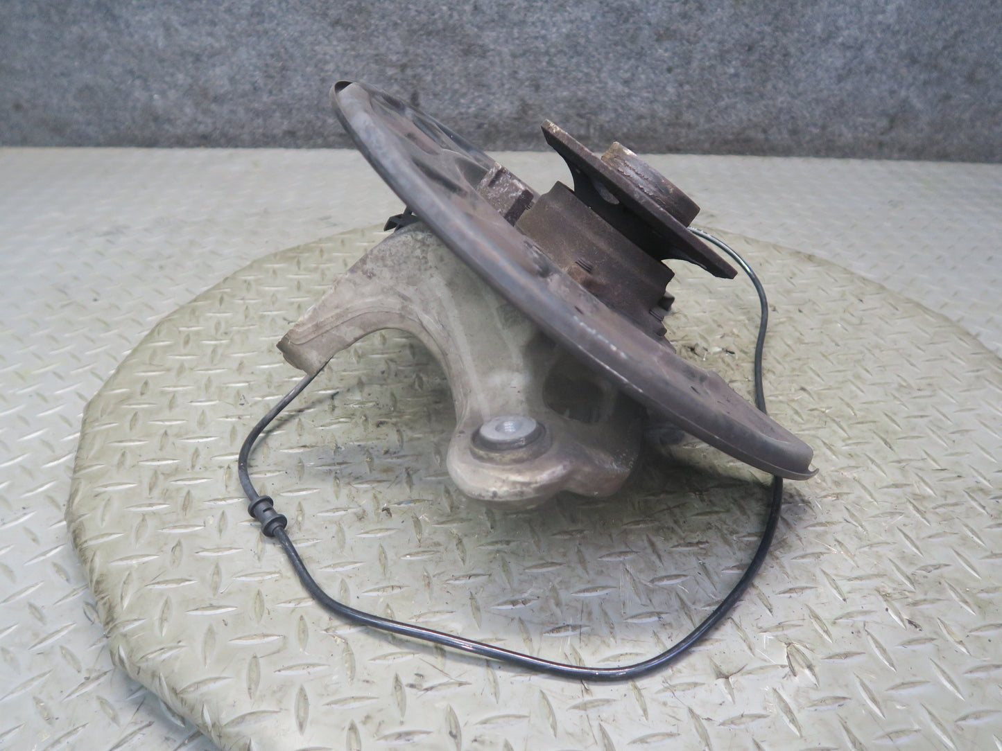 13-20 Mercedes R231 SL550 RWD Rear Left Spindle Knuckle Wheel Hub Bearing OEM