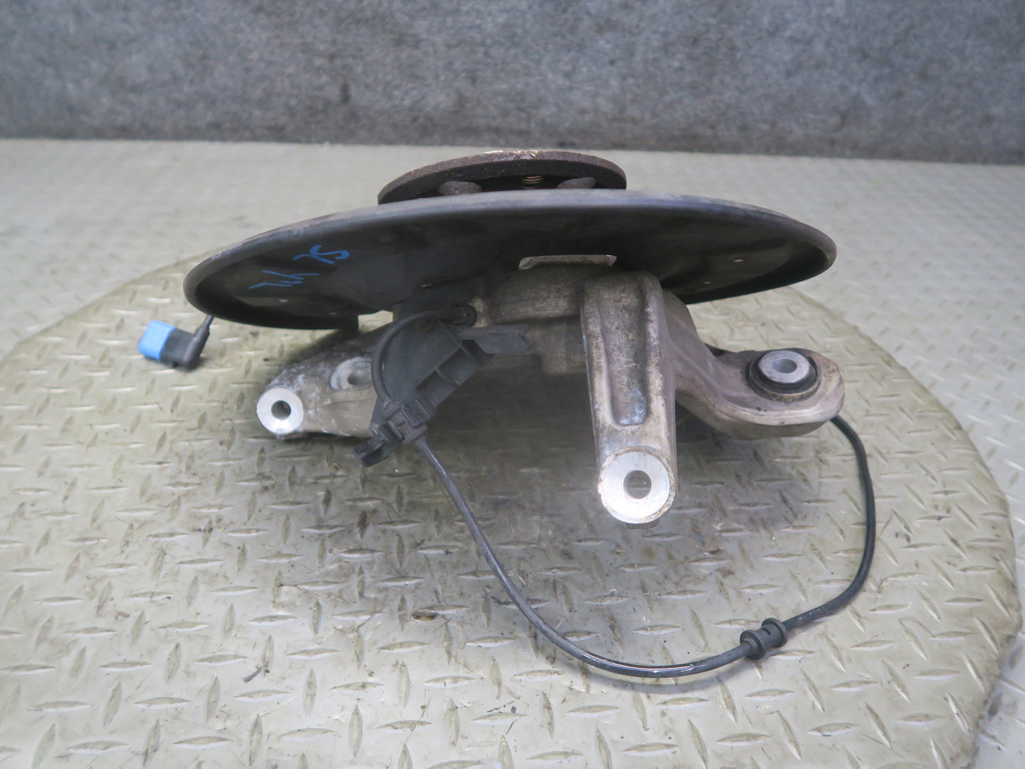 13-20 Mercedes R231 SL550 RWD Rear Left Spindle Knuckle Wheel Hub Bearing OEM