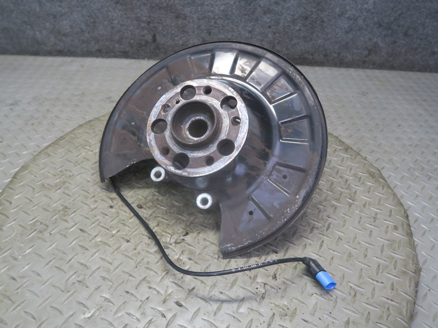 13-20 Mercedes R231 SL550 RWD Rear Left Spindle Knuckle Wheel Hub Bearing OEM