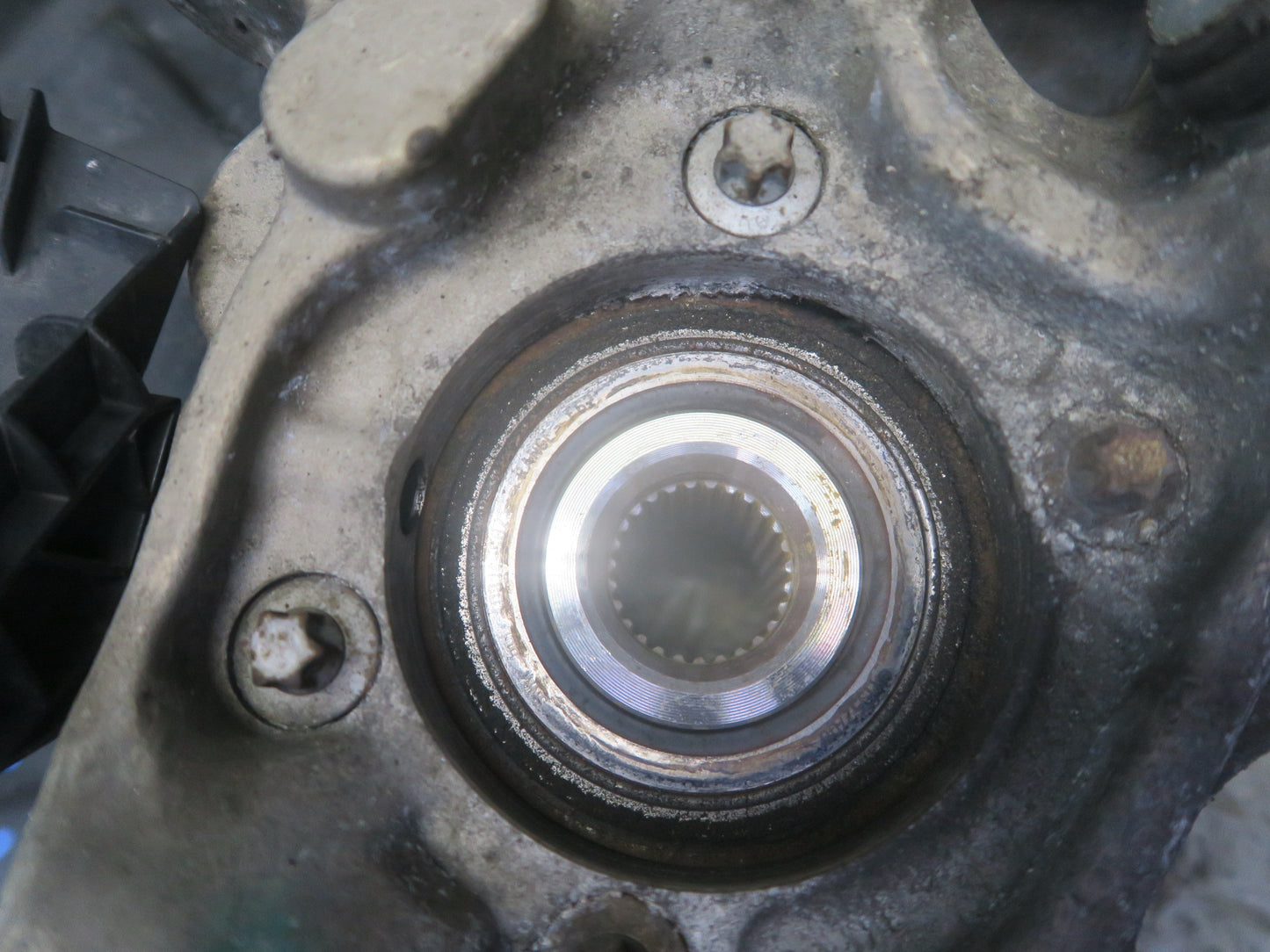 13-20 Mercedes R231 SL550 RWD Rear Left Spindle Knuckle Wheel Hub Bearing OEM